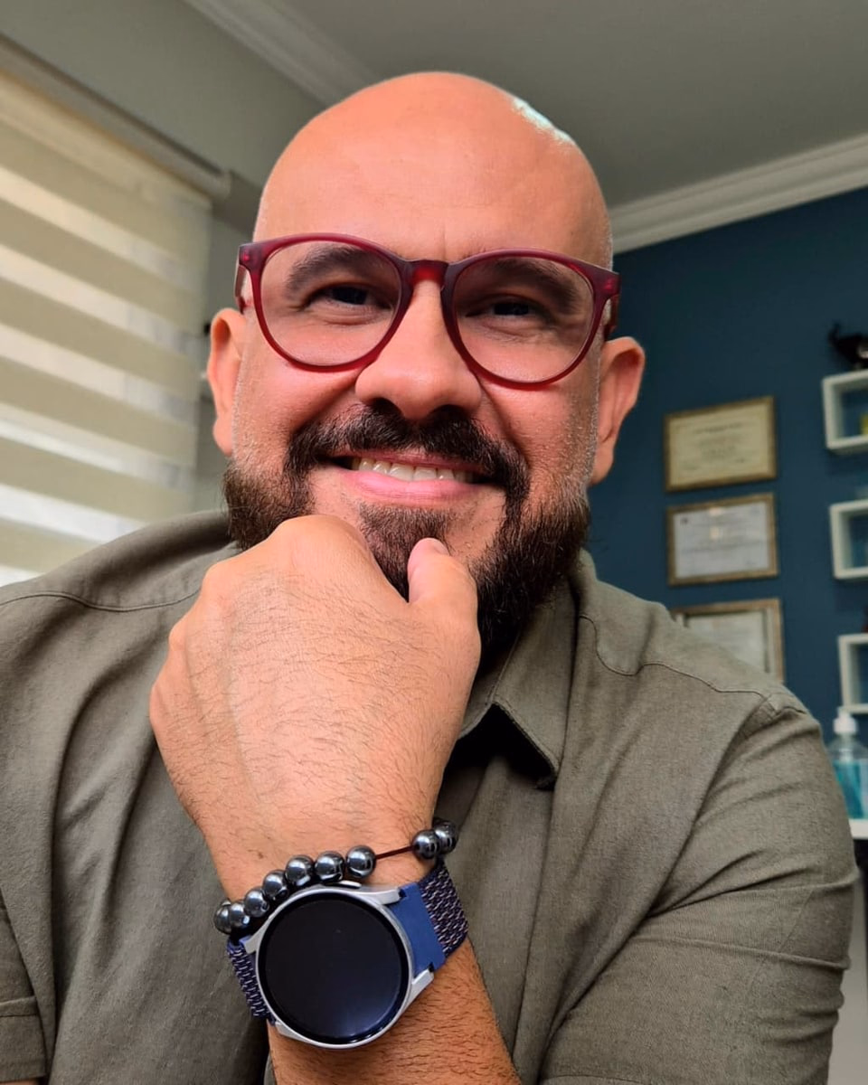 Retrato de Luís Mello, Psicólogo e Sexólogo em Maringá-PR